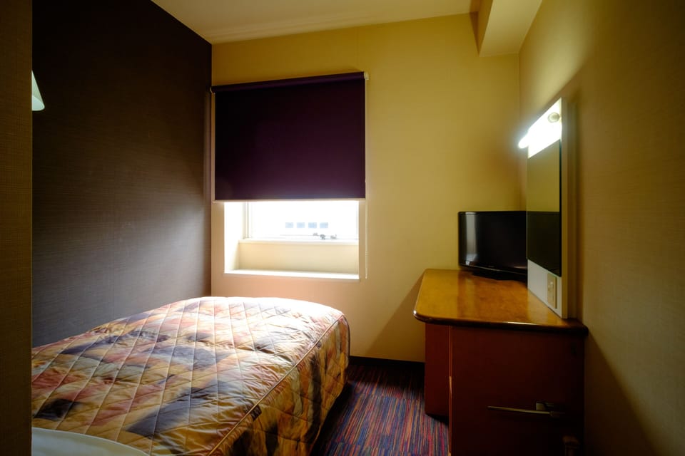 Down comforters, desk, laptop workspace, free WiFi