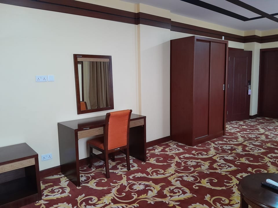 Executive Room | In-room safe, individually decorated, individually furnished, desk