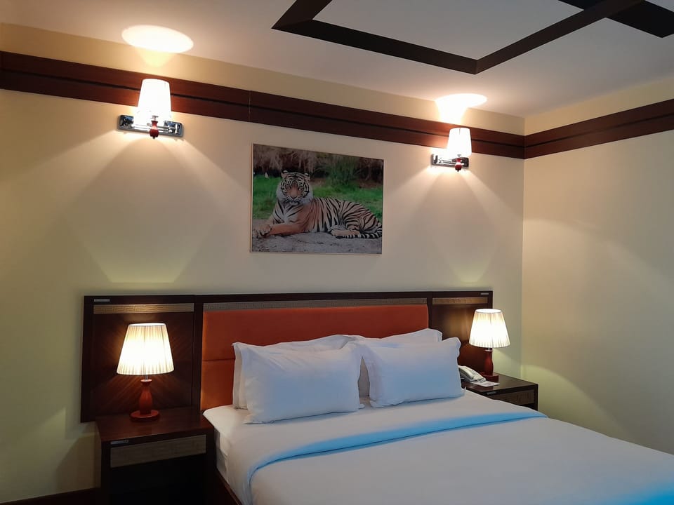 Executive Room | In-room safe, individually decorated, individually furnished, desk
