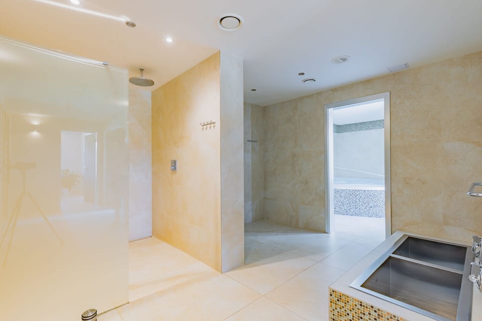 Sauna, steam room, hot stone massages, sports massages, massages