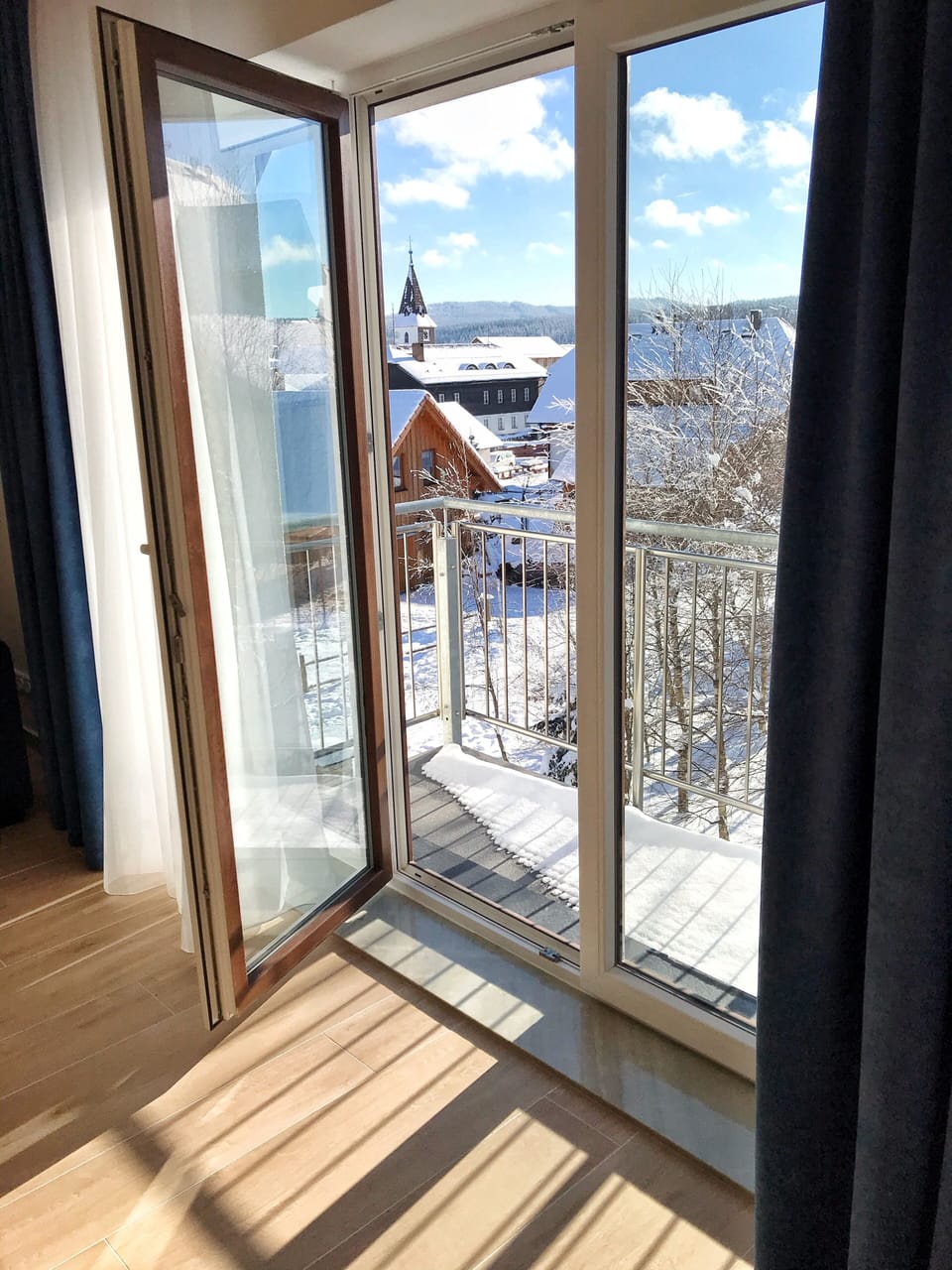 Standard Suite, Balcony | Premium bedding, Select Comfort beds, laptop workspace, soundproofing