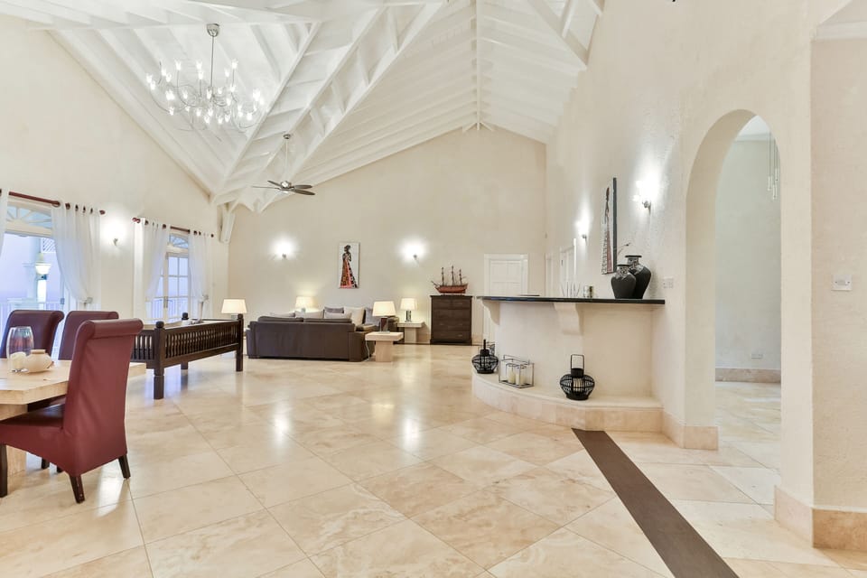 Large living & entertainment area