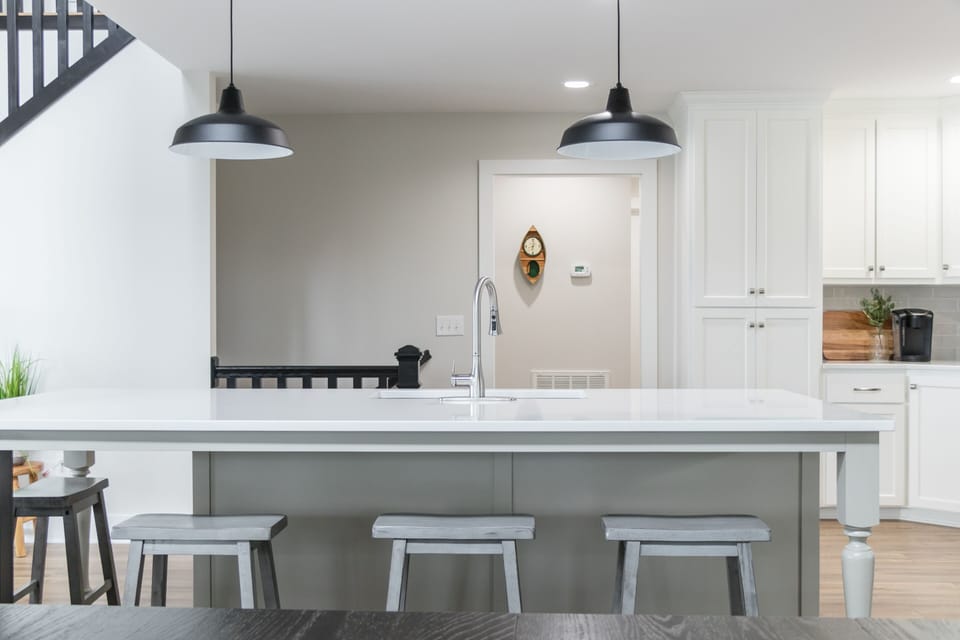 Large kitchen island that comfortably seats 4