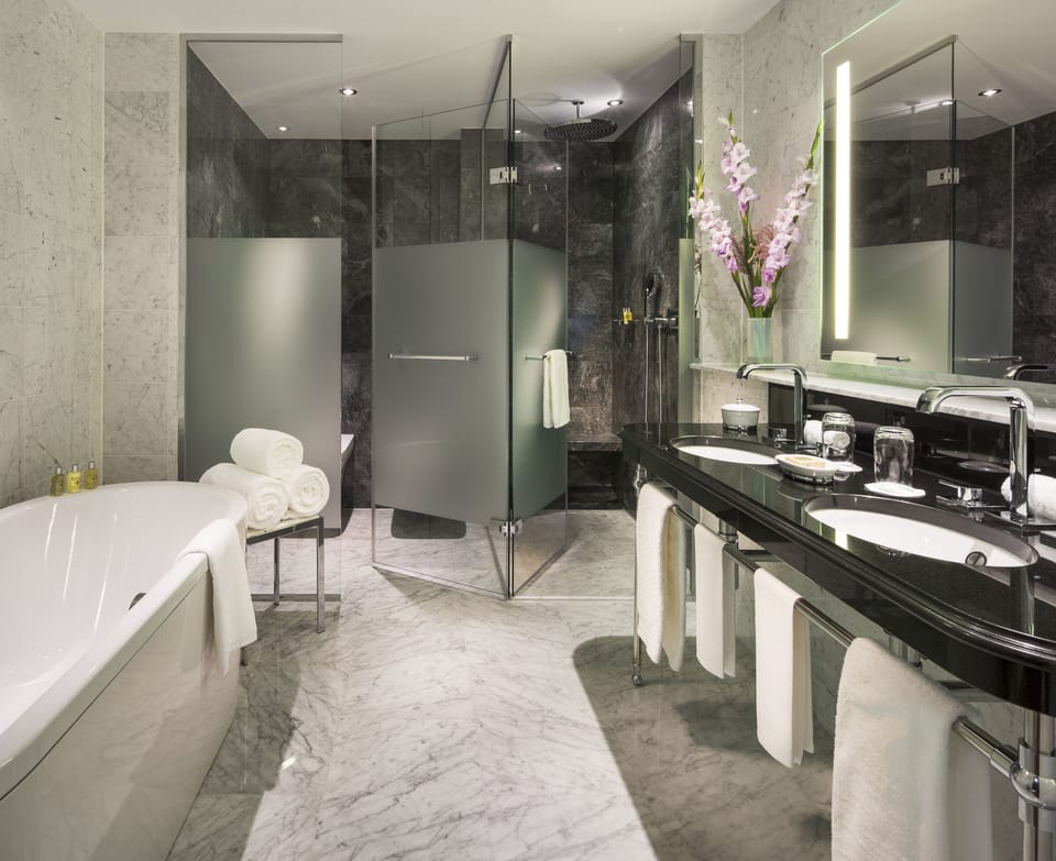 Separate tub and shower, deep soaking tub, rainfall showerhead