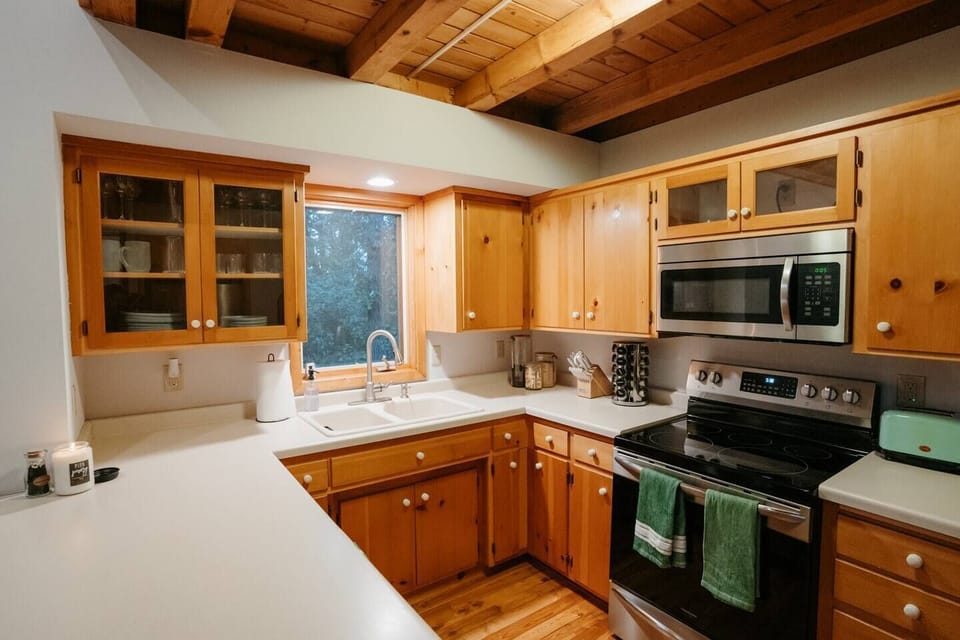 Full kitchen