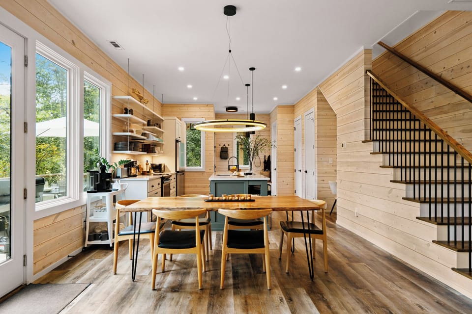 Elevated and uncluttered. Connection, style and comfort. 
