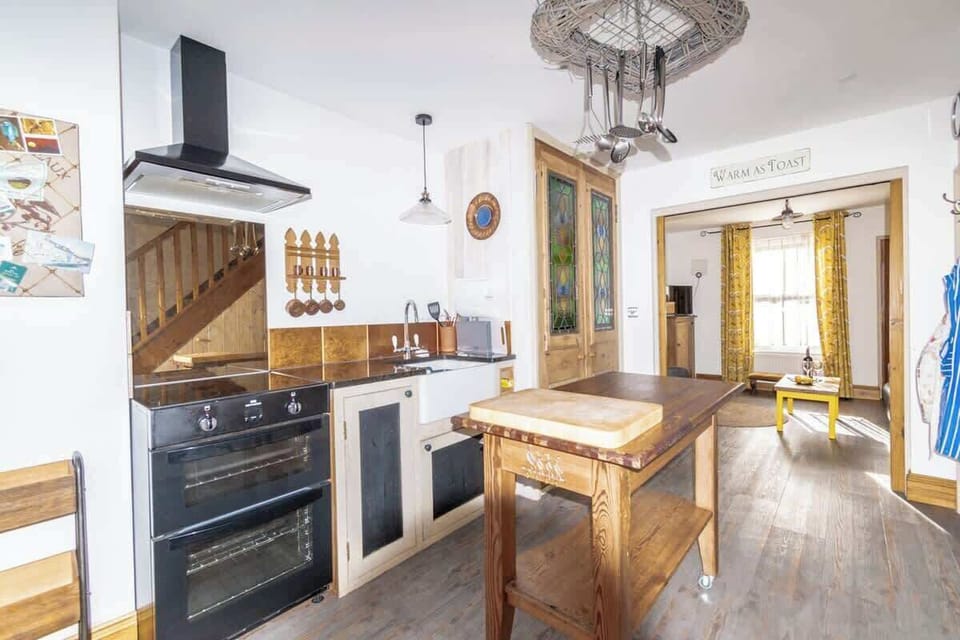 Fully equipped kitchen at Blue Puffin Stays Short Lets & Serviced Accommodation