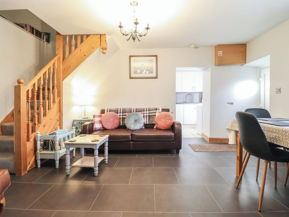 Cottage | Living area | Fireplace, DVD player