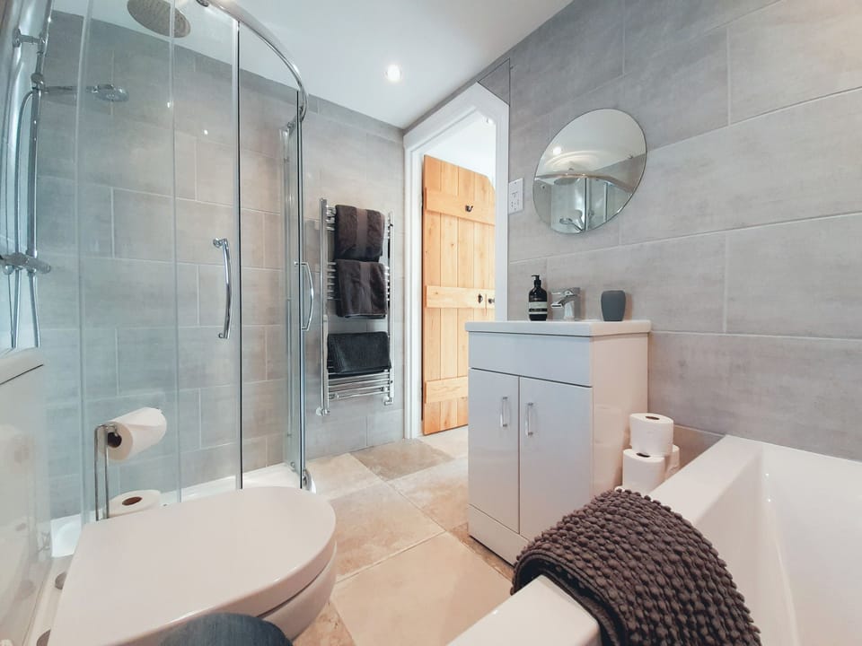 Bathroom | Cuillin View, Torrin, Isle of Skye
