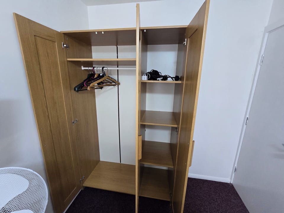 Standard Single Room, Shared Bathroom, Garden View (Grendon Room 6) | Egyptian cotton sheets, premium bedding, individually furnished, desk