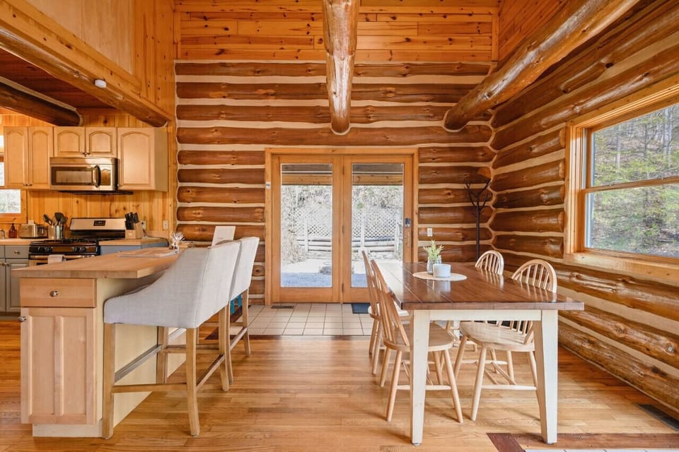 The Dining Room has seating for 6 people.