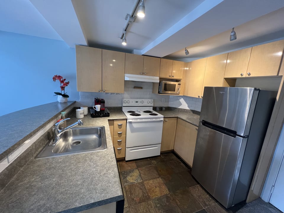 Full Kitchen, for you if you want to show your cooking skills.