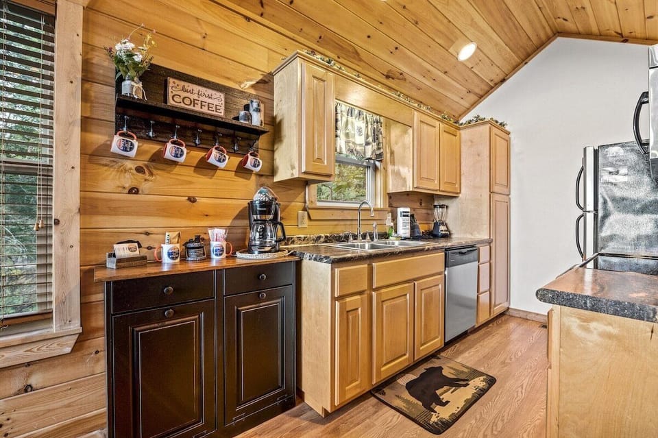 Fully equipped kitchen.