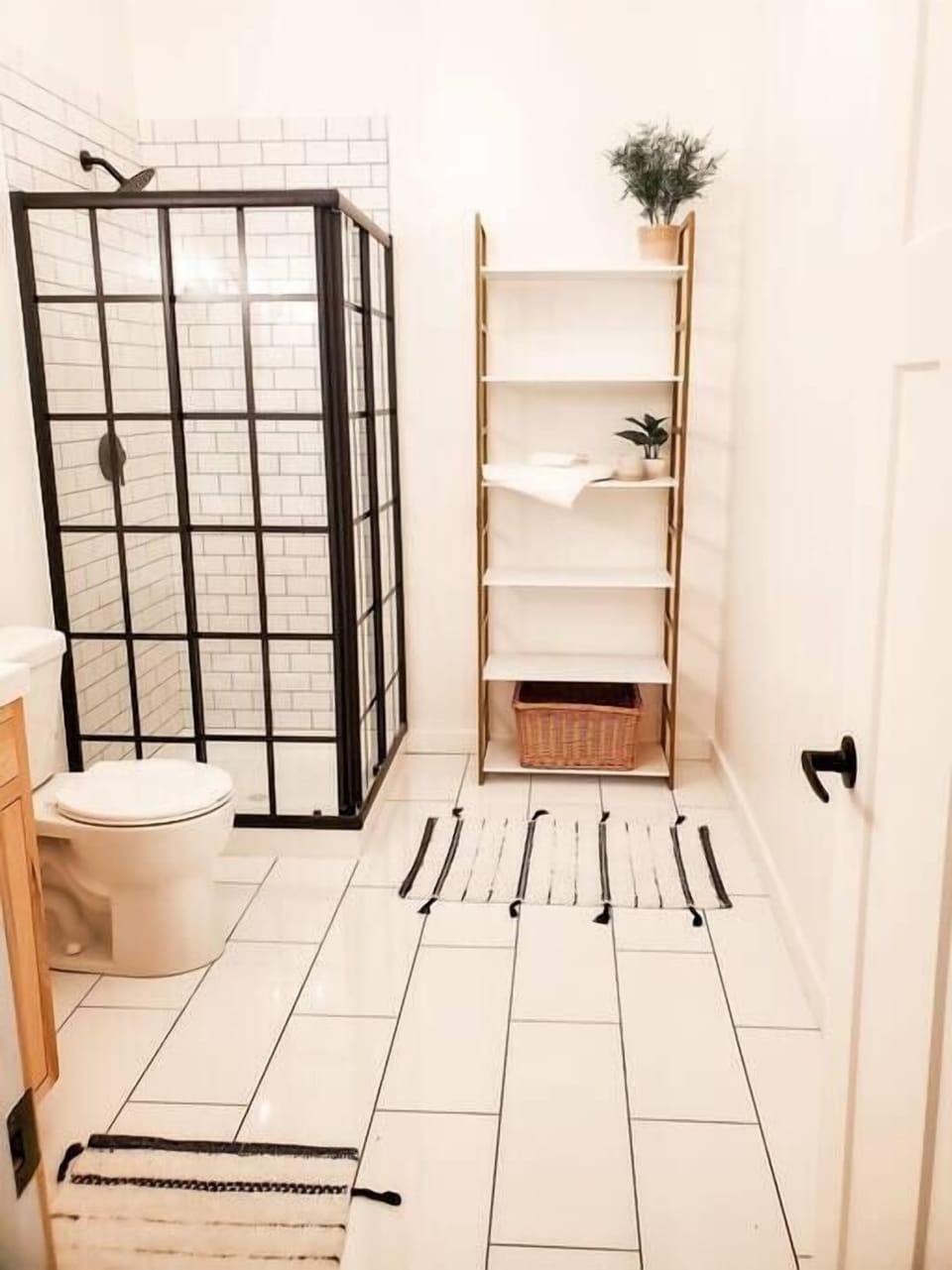 Beautiful, large bathroom with natural skincare products, towels, shampoo, and conditioner (2)
