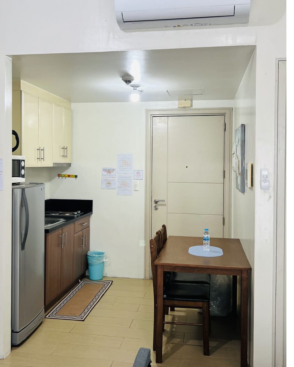 Deluxe Studio | Private kitchen | Fridge, microwave, oven, dishwasher