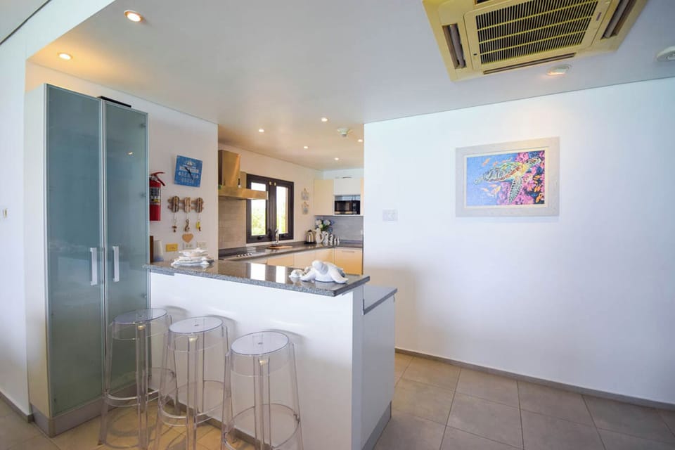 The fully outfitted kitchen has all the appliances, cutlery, dishware and utensils you'll need while on holiday!