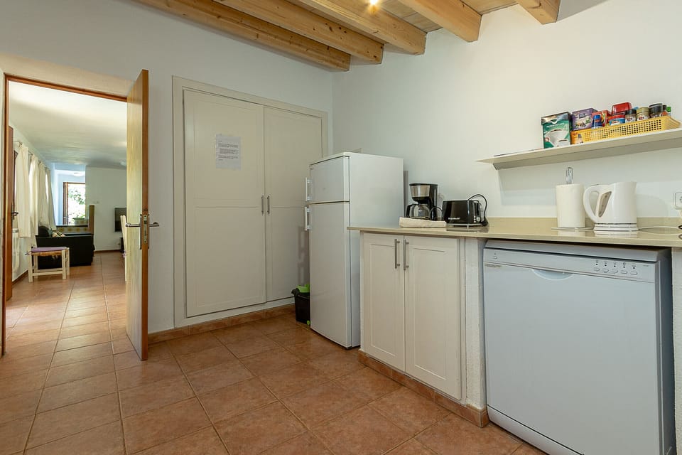 Kitchen equipped with appliances in Pollença.