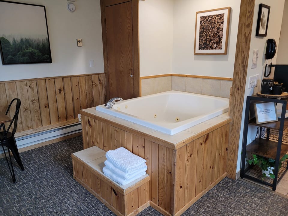 Whirlpool Tub!
