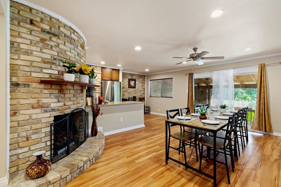Welcome to the cozy 4 bedrooms with brick accent walls. We look forward to welcoming you!