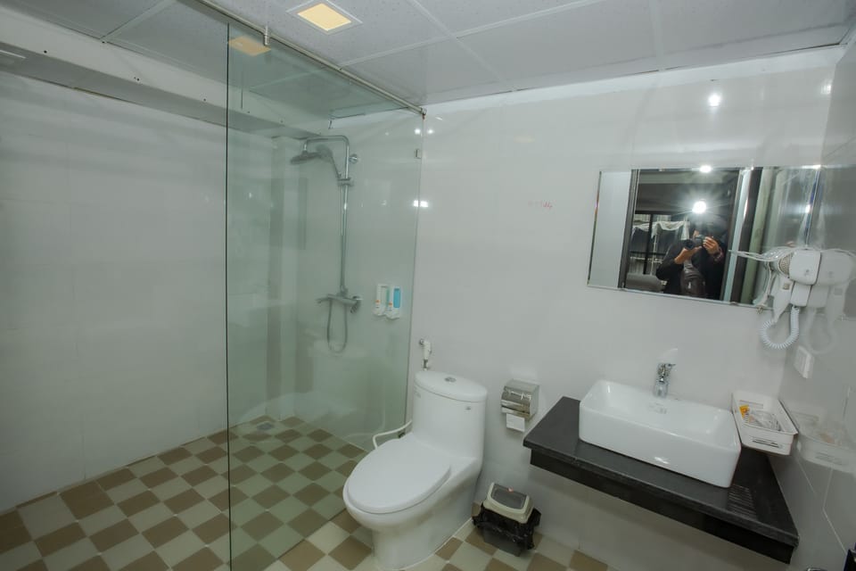 Standard Quadruple Room | Bathroom | Slippers