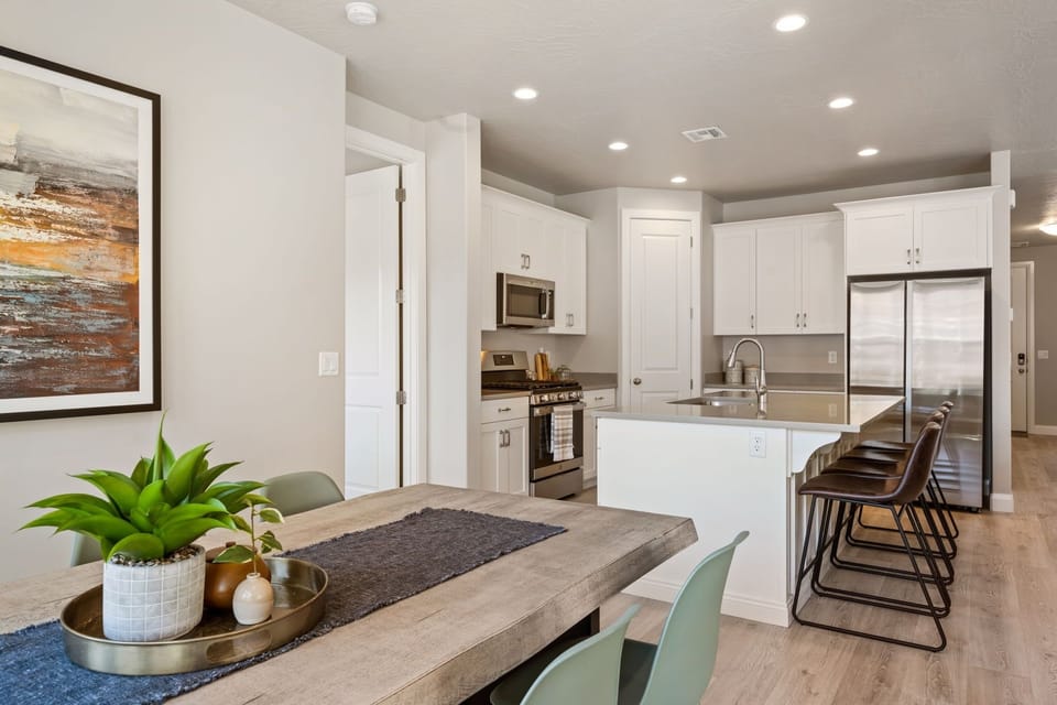 Townhome, 5 Bedrooms | Private kitchen | Fridge, oven, coffee/tea maker, toaster