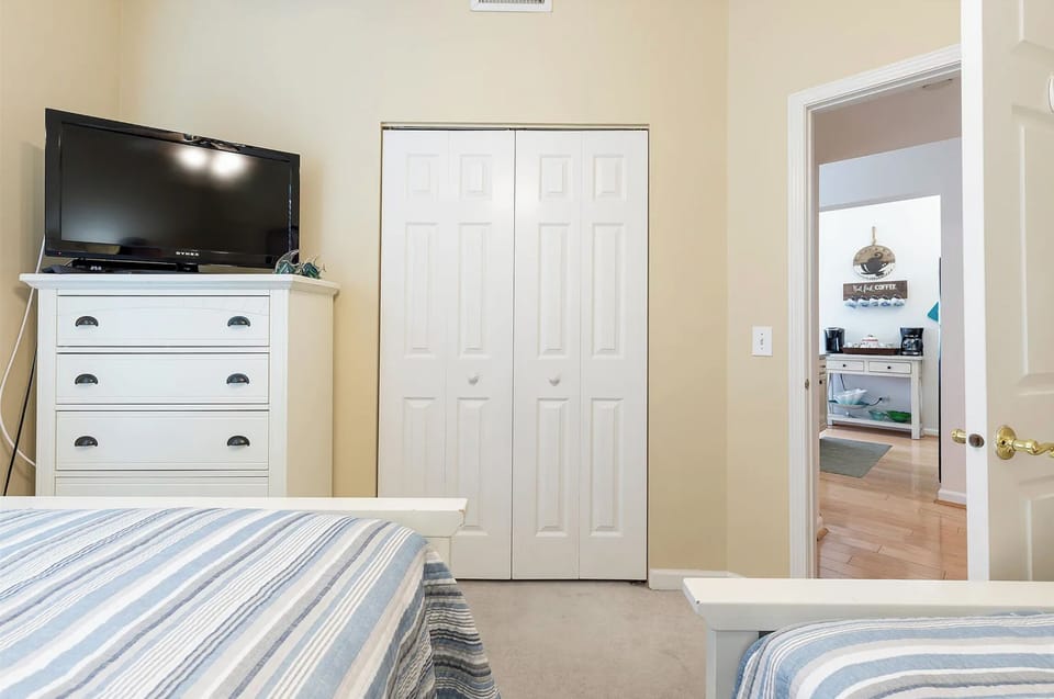 Second bedroom has another television