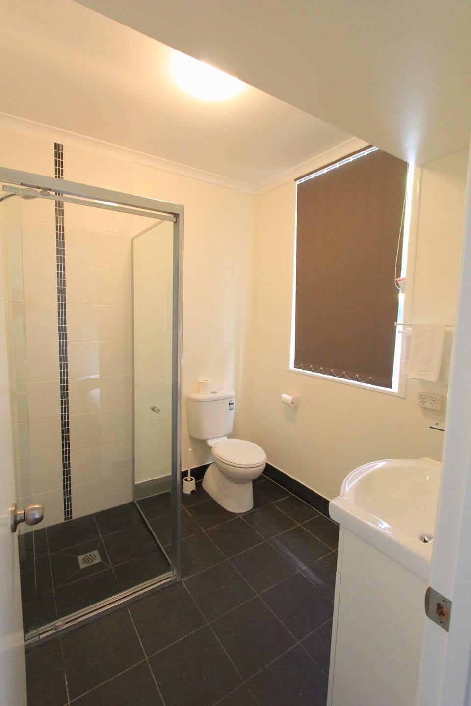 Family Room | Bathroom | Shower, hair dryer, towels