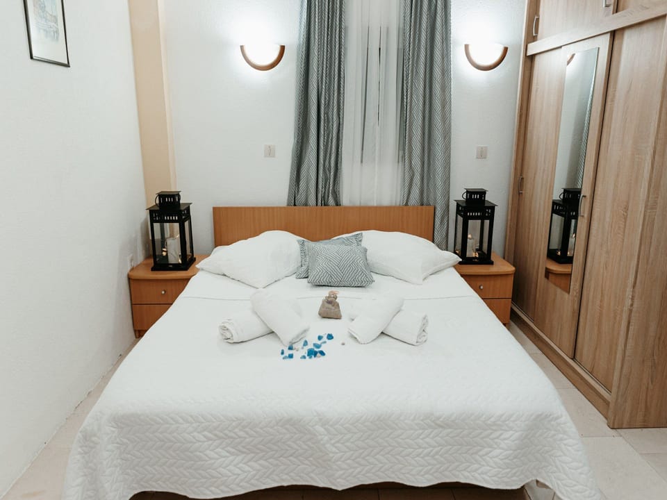 Studio (Studio Apartment with Terrace and Sea) | 5 bedrooms, cribs/infant beds