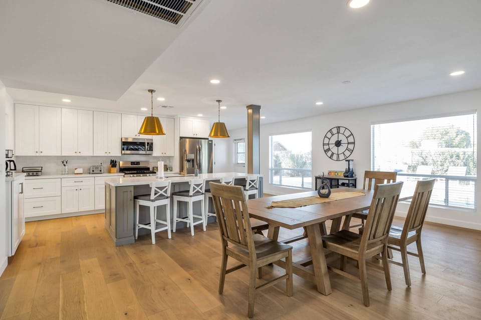 This is where memories are made! Spacious kitchen to gather around!