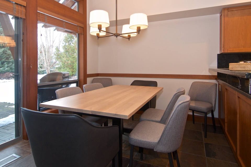 New dining table for 6 -8 guests