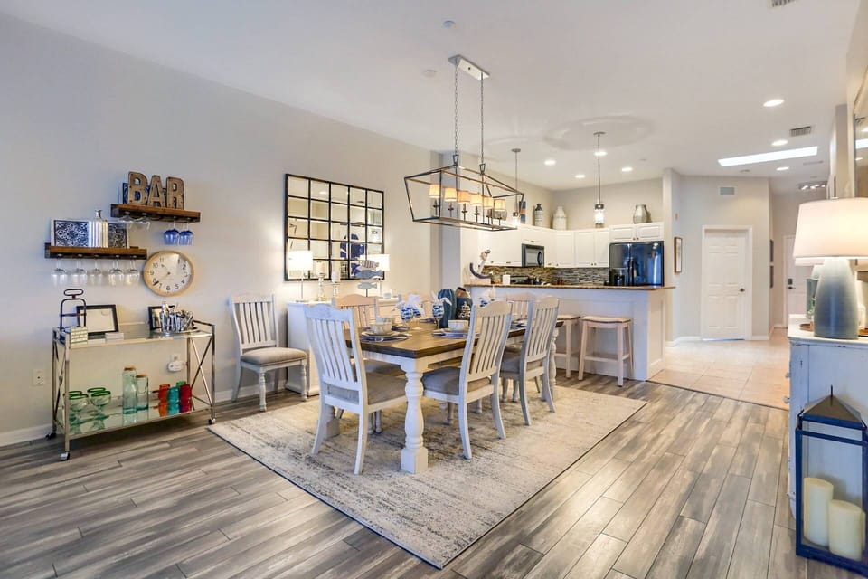 Open-Concept Kitchen and Dining Room