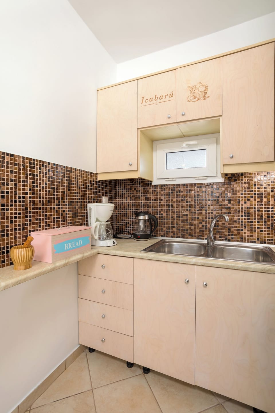 House, 1 Bedroom, Smoking, Patio | Private kitchen