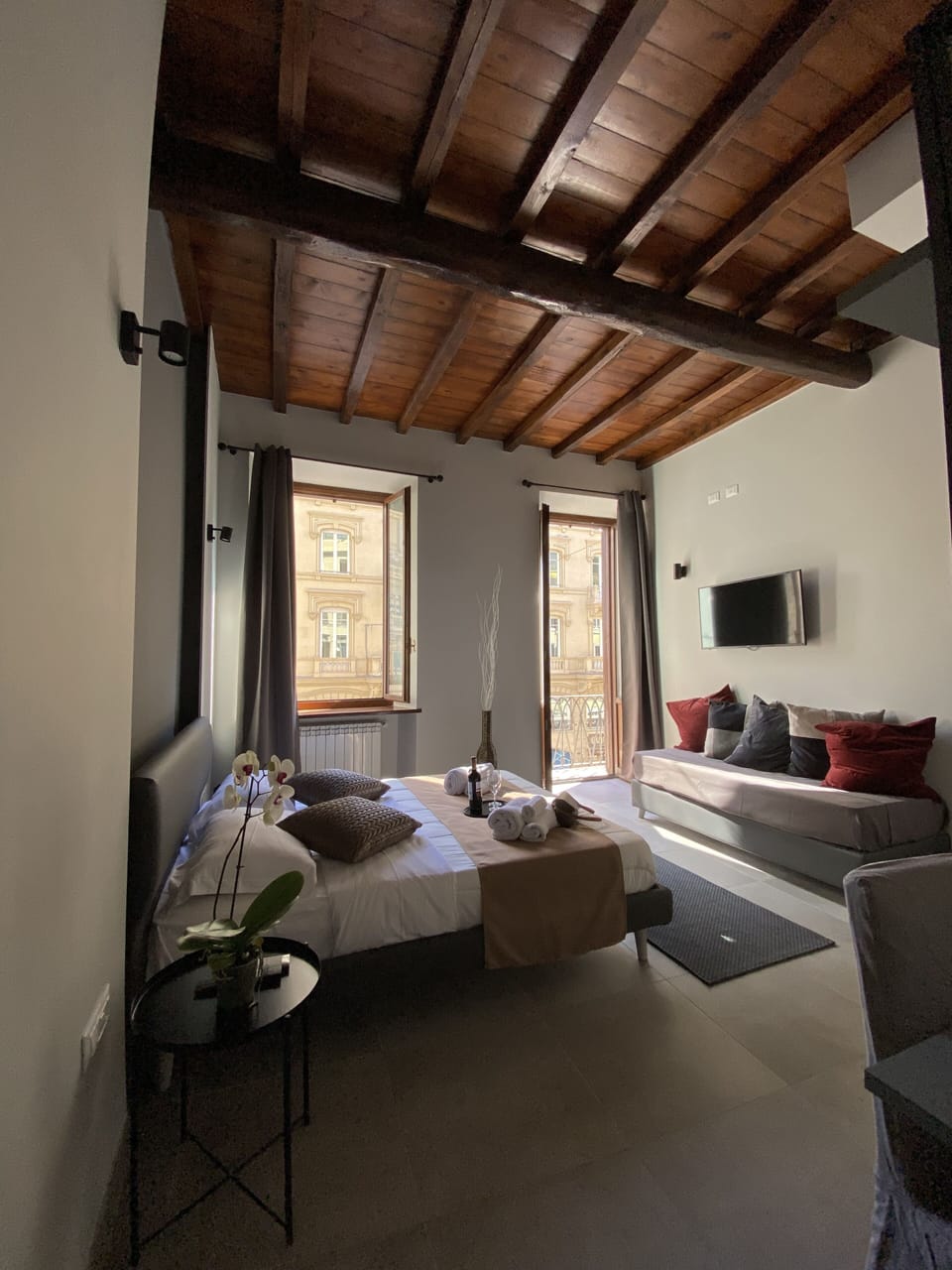 Comfort Suite | Memory foam beds, free minibar, in-room safe, desk