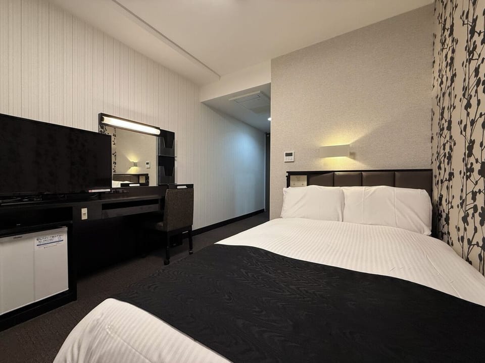 Semi-double Room, Non-smoking  | Blackout drapes, iron/ironing board (on request), WiFi (free)
