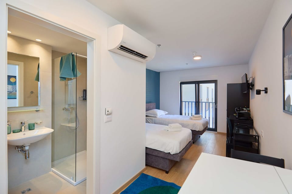 Comfort Double or Twin Room (4) | Minibar, desk, laptop workspace, soundproofing