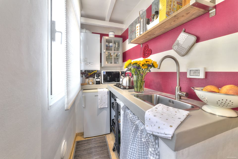 Romantic Apartment | Private kitchen | Fridge, microwave, stovetop, cookware/dishes/utensils