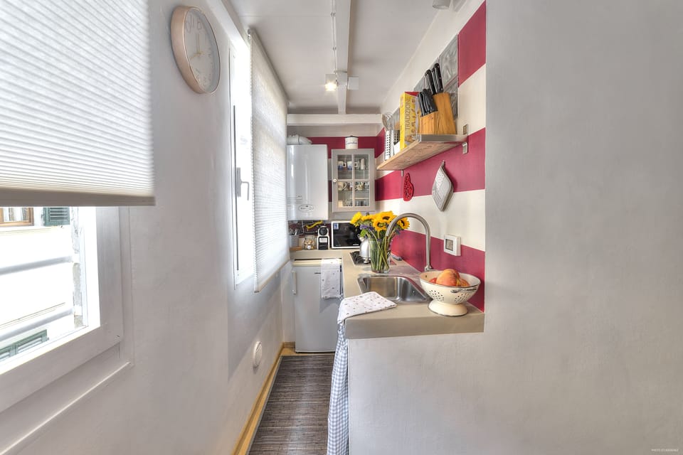 Romantic Apartment | Private kitchen | Fridge, microwave, stovetop, cookware/dishes/utensils
