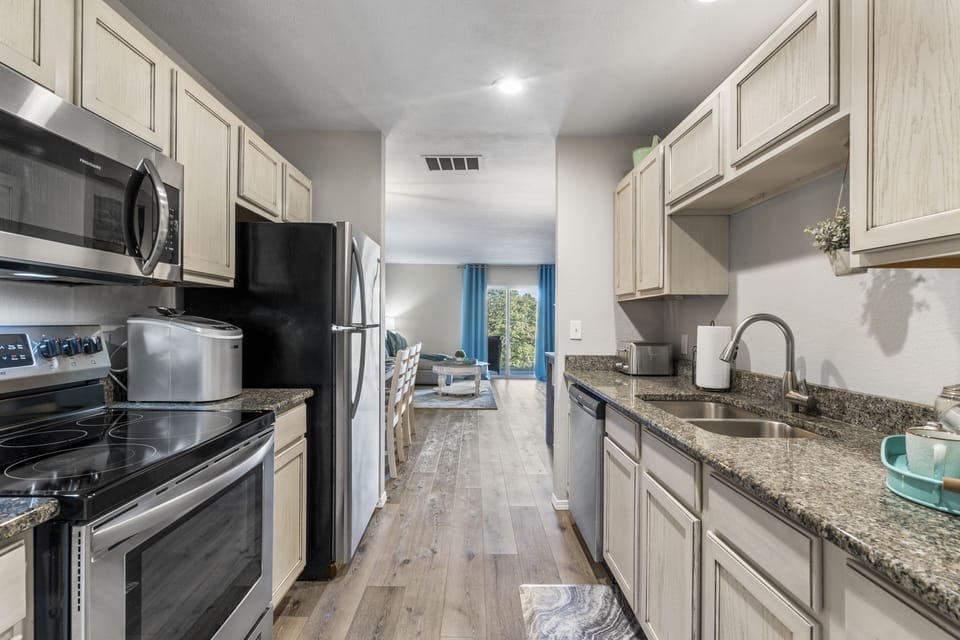 Fully equipped kitchen along with a portable ice maker