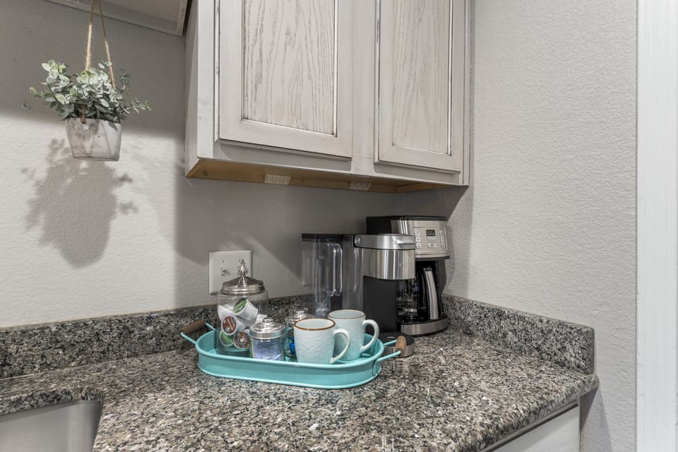 10 cup coffee or single w/ starter package. Electric water tea kettle as well.