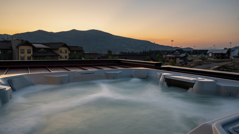 Twilight in the peaceful rooftop hot tub