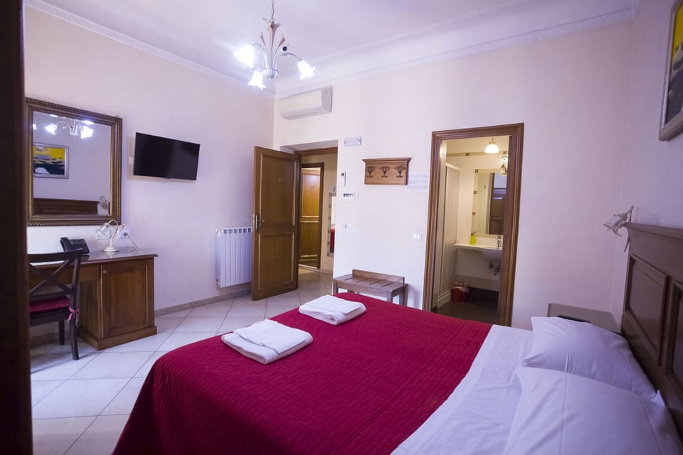 Superior Apartment | In-room safe, desk, laptop workspace, soundproofing