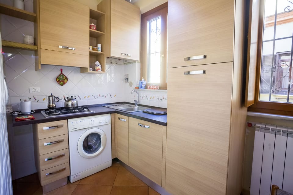 Full-size fridge, microwave, dishwasher, toaster