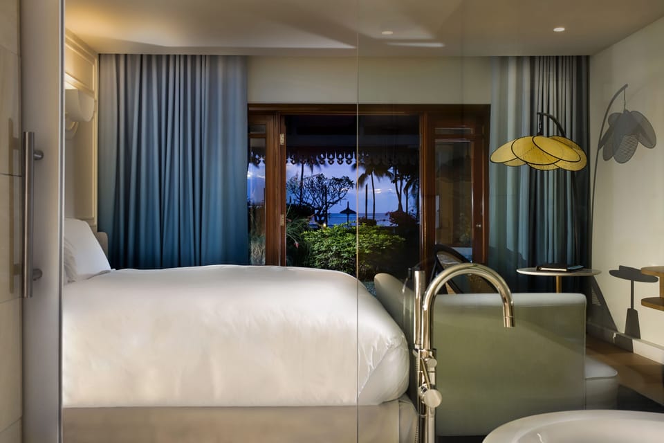Double Room, 1 King Bed, Ocean View (Magnifique - Balcony or Terrace) | Minibar, in-room safe, desk, blackout drapes