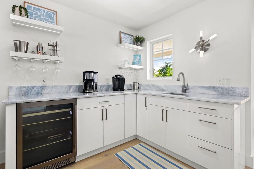 Wet bar area