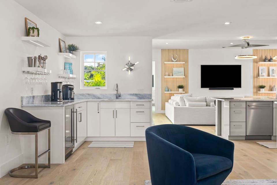 Wet bar area