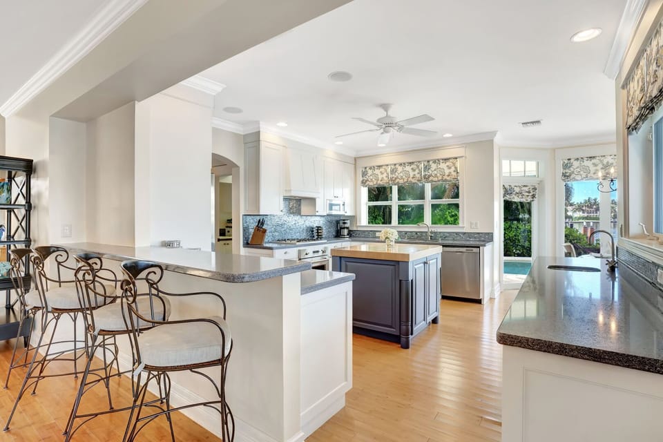 Kitchen and breakfast bar