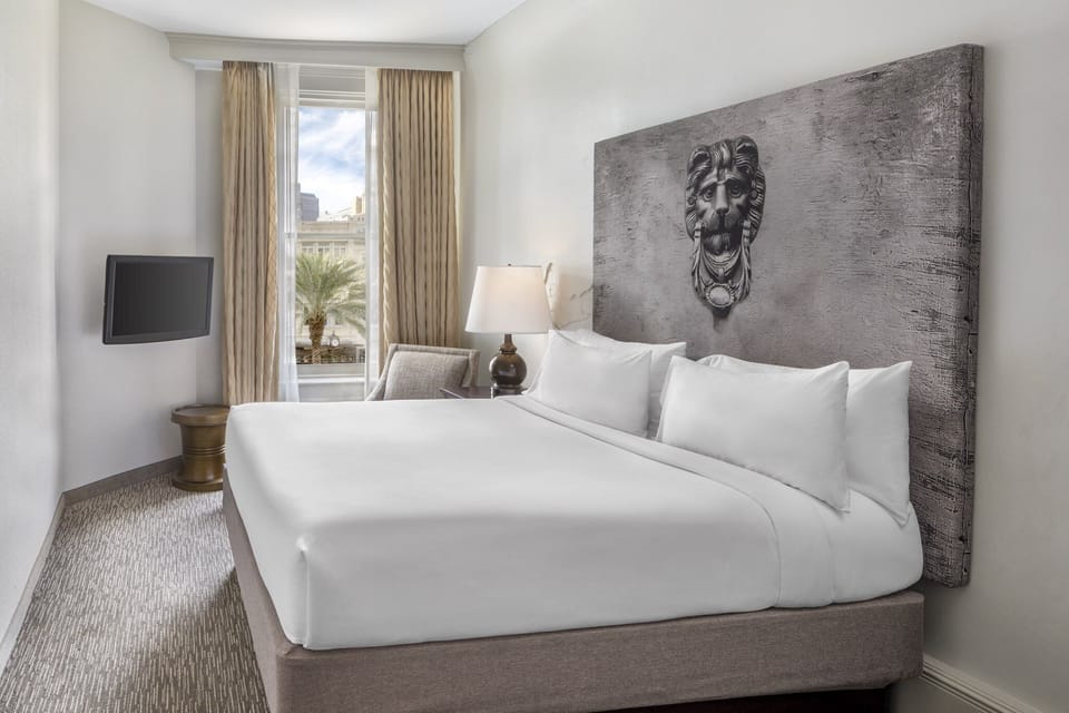 Standard Room, 1 King Bed, Tower (Canal Street View, Alexa Tower) | Premium bedding, in-room safe, desk, blackout drapes