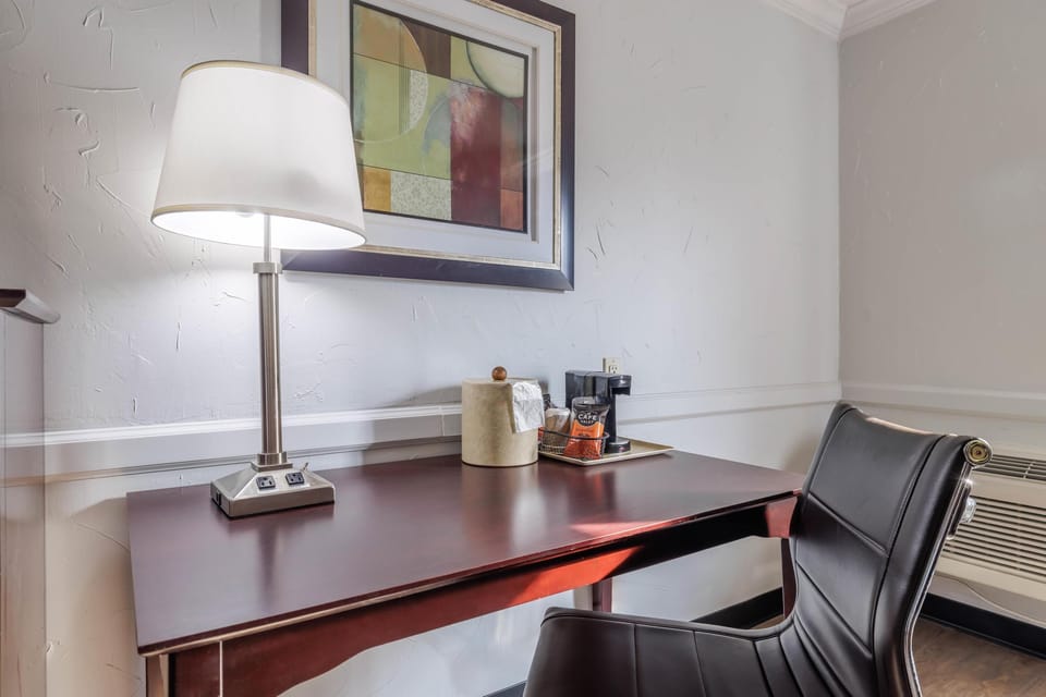 Desk, WiFi (free), individually decorated, individually furnished