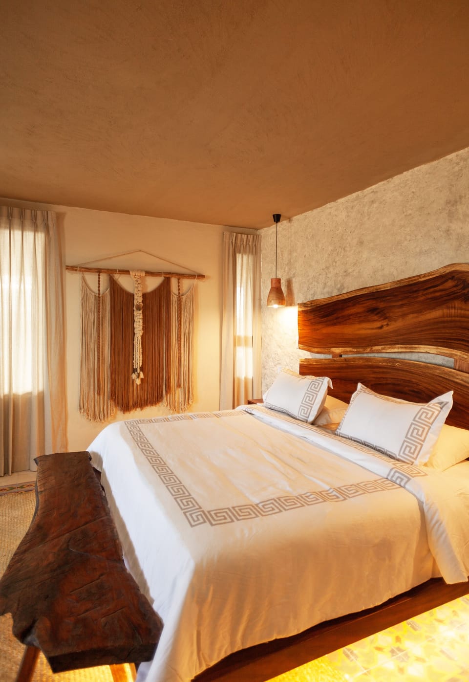 In-room safe, WiFi (free), bed sheets