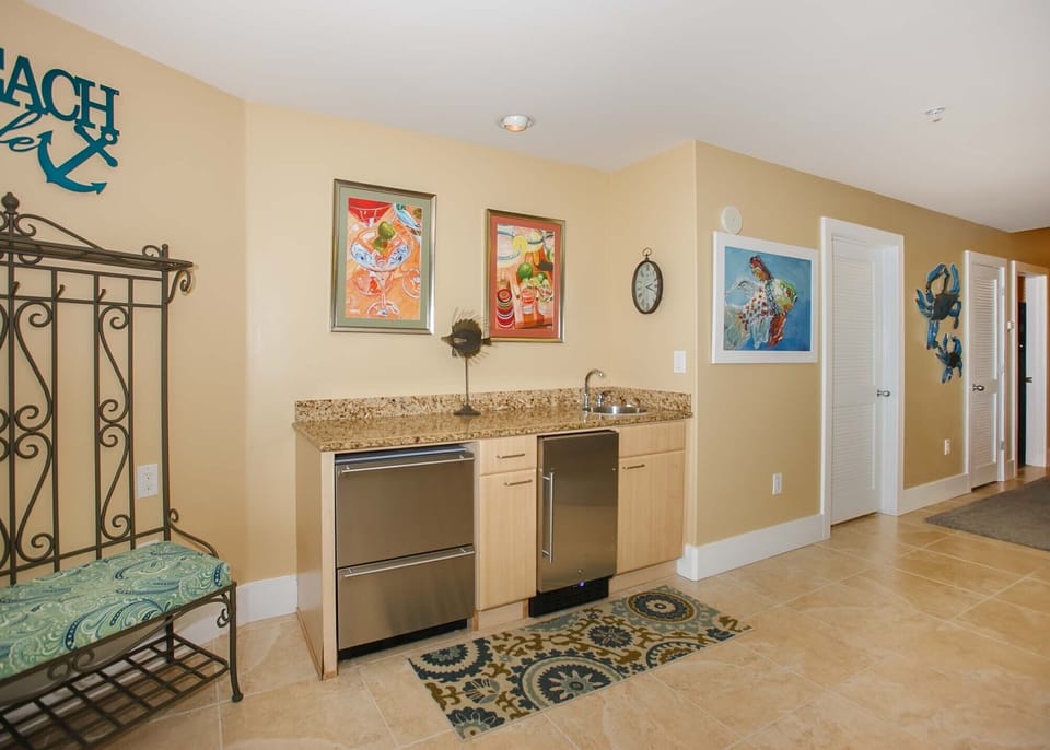 Wet bar/ice maker, wine cooler